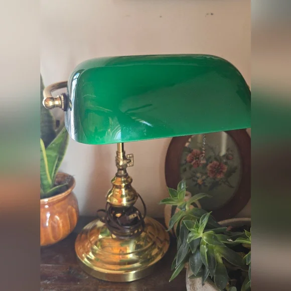 Elegant Green and Gold Banker's Lamp - Picture 12 of 12